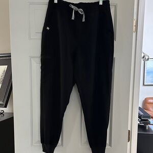 Figs Women’s Black Jogger Scrubs